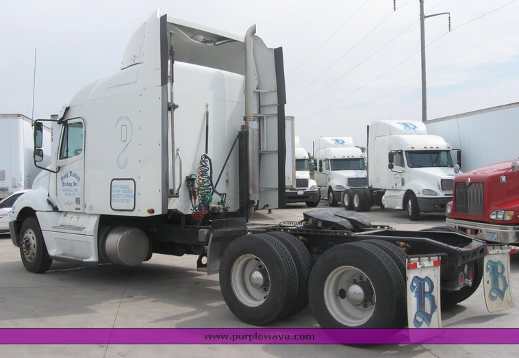 image for item 1803 2005 Freightliner Columbia 120 semi truck