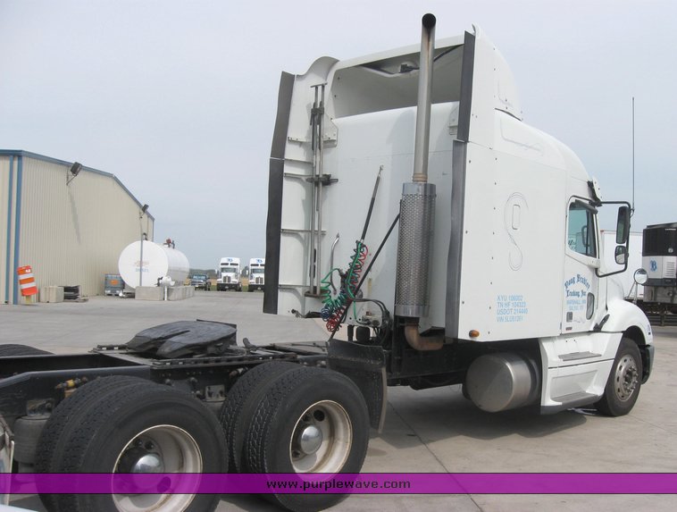 image for item 1803 2005 Freightliner Columbia 120 semi truck