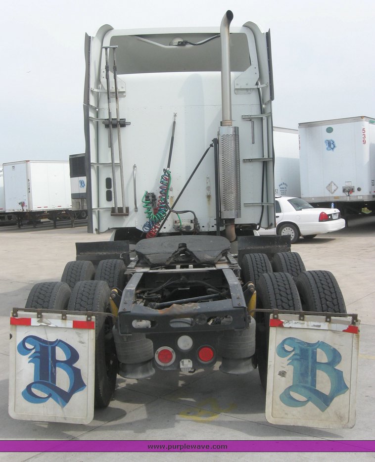 image for item 1803 2005 Freightliner Columbia 120 semi truck