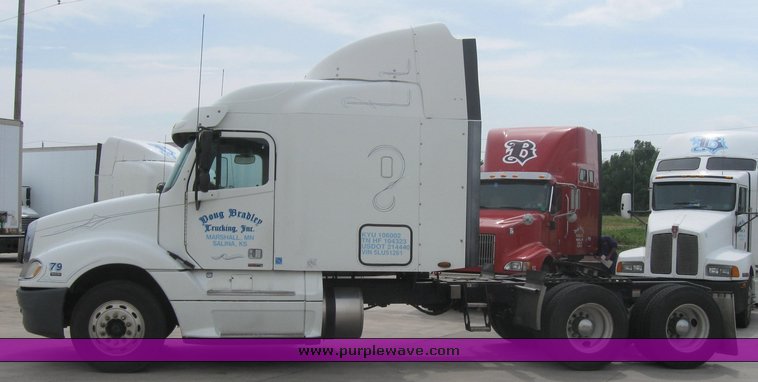 image for item 1803 2005 Freightliner Columbia 120 semi truck