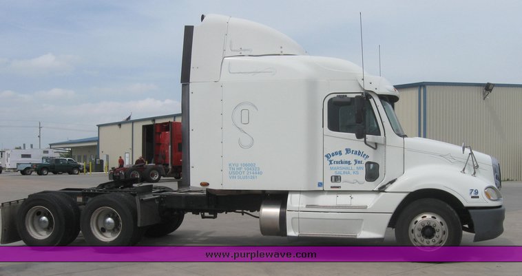 image for item 1803 2005 Freightliner Columbia 120 semi truck