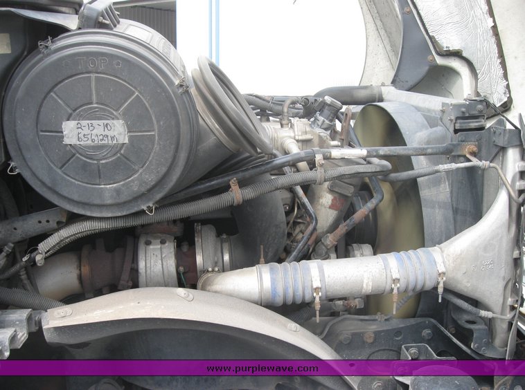 image for item 1803 2005 Freightliner Columbia 120 semi truck