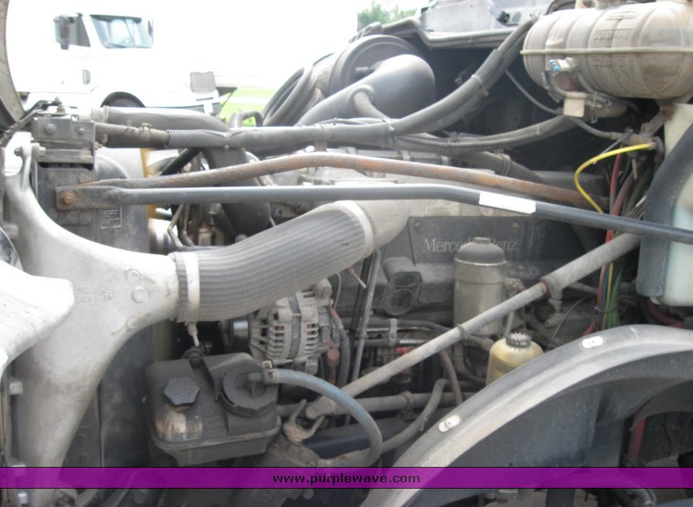 image for item 1803 2005 Freightliner Columbia 120 semi truck