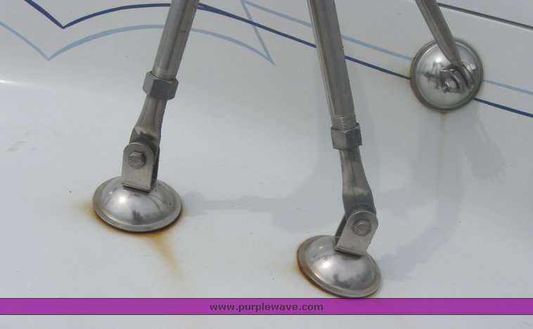 image for item 1803 2005 Freightliner Columbia 120 semi truck