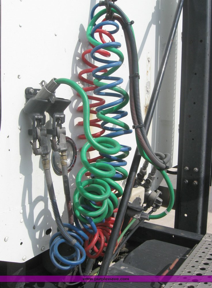 image for item 1803 2005 Freightliner Columbia 120 semi truck