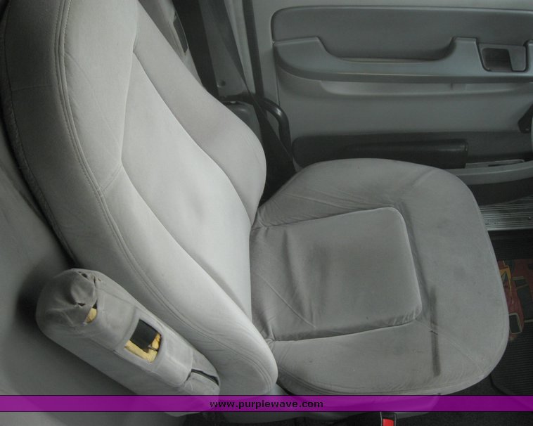 image for item 1803 2005 Freightliner Columbia 120 semi truck