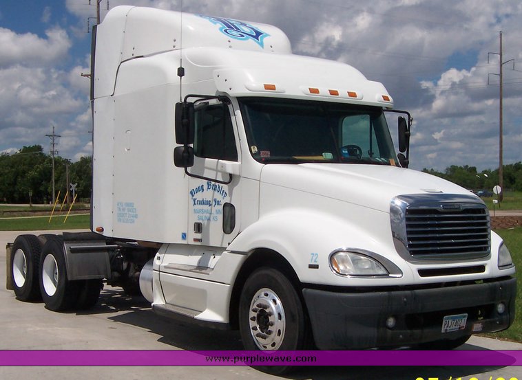 image for item 1804 2005 Freightliner Columbia 120 semi truck