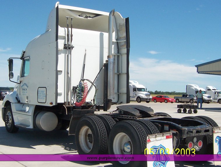 image for item 1804 2005 Freightliner Columbia 120 semi truck