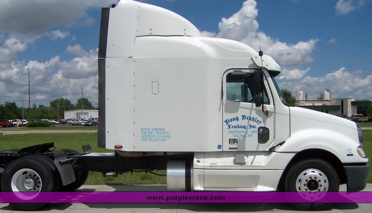 image for item 1804 2005 Freightliner Columbia 120 semi truck