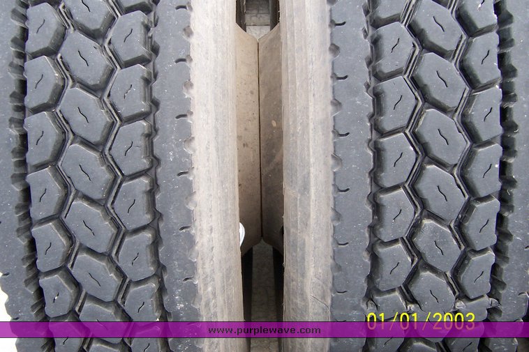 image for item 1804 2005 Freightliner Columbia 120 semi truck