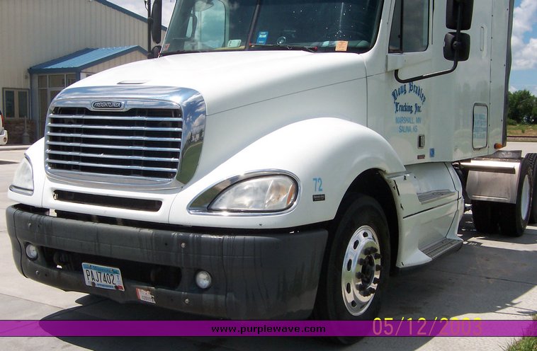 image for item 1804 2005 Freightliner Columbia 120 semi truck