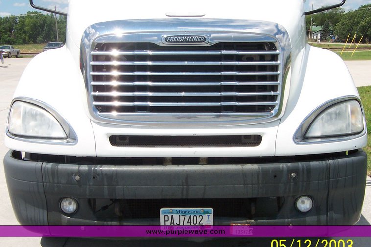 image for item 1804 2005 Freightliner Columbia 120 semi truck