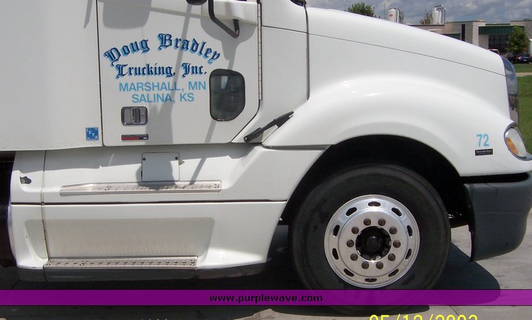 image for item 1804 2005 Freightliner Columbia 120 semi truck