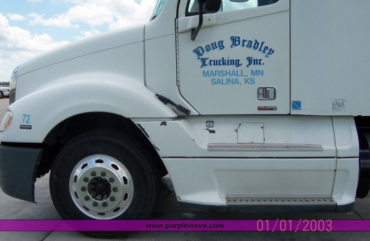 image for item 1804 2005 Freightliner Columbia 120 semi truck