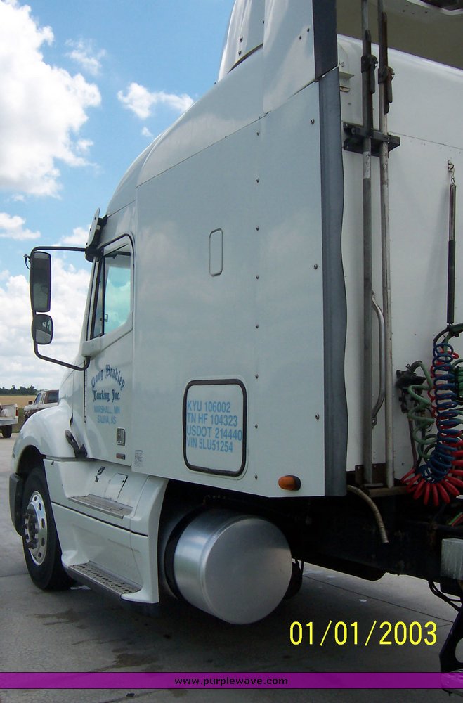 image for item 1804 2005 Freightliner Columbia 120 semi truck