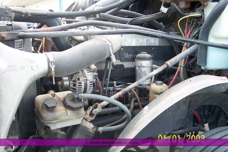 image for item 1804 2005 Freightliner Columbia 120 semi truck