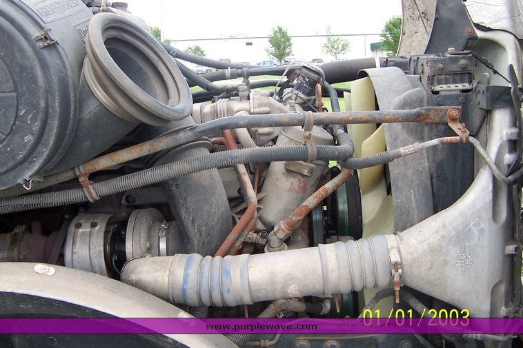 image for item 1804 2005 Freightliner Columbia 120 semi truck