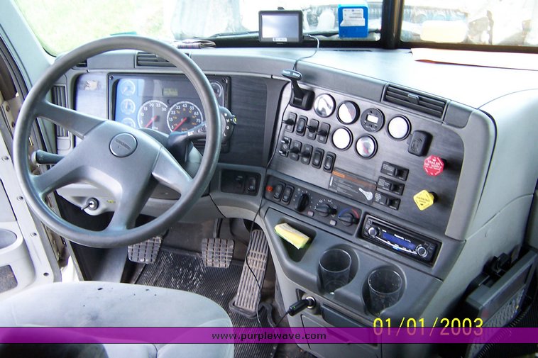 image for item 1804 2005 Freightliner Columbia 120 semi truck