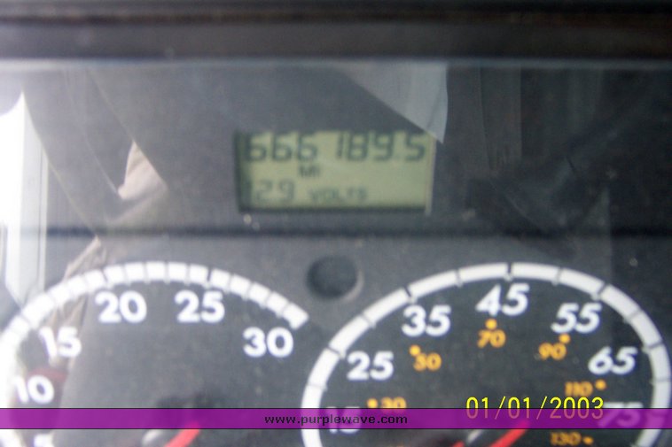 image for item 1804 2005 Freightliner Columbia 120 semi truck