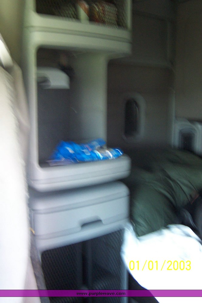 image for item 1804 2005 Freightliner Columbia 120 semi truck