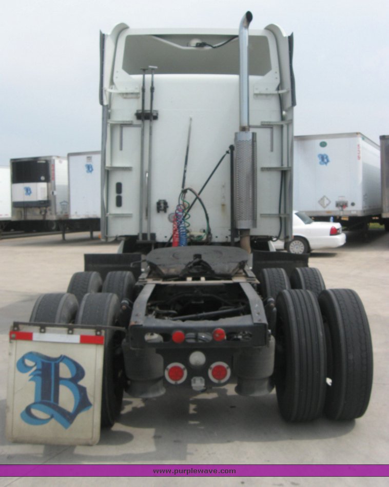 image for item 1805 2005 Freightliner Columbia 120 semi truck