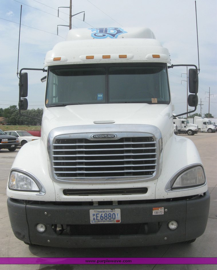 image for item 1805 2005 Freightliner Columbia 120 semi truck
