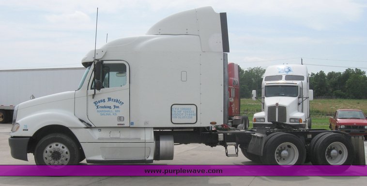 image for item 1805 2005 Freightliner Columbia 120 semi truck
