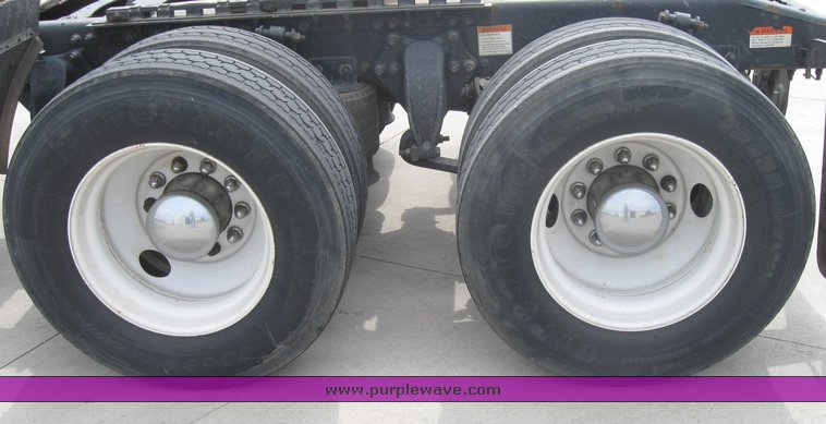 image for item 1805 2005 Freightliner Columbia 120 semi truck