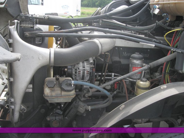 image for item 1805 2005 Freightliner Columbia 120 semi truck