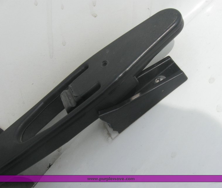 image for item 1805 2005 Freightliner Columbia 120 semi truck