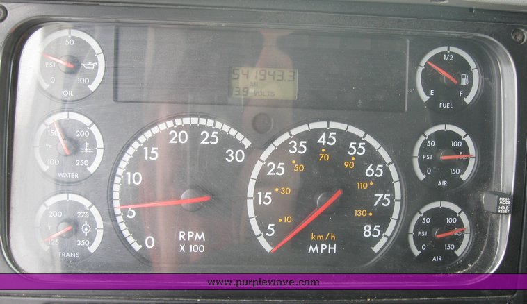 image for item 1805 2005 Freightliner Columbia 120 semi truck