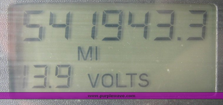 image for item 1805 2005 Freightliner Columbia 120 semi truck