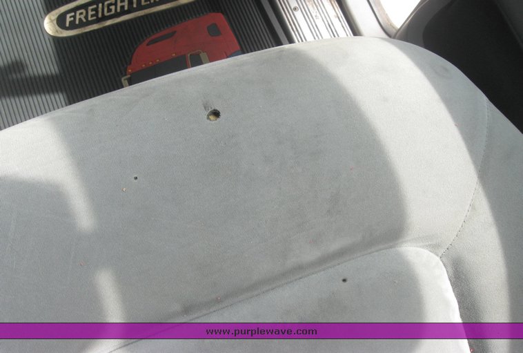 image for item 1805 2005 Freightliner Columbia 120 semi truck