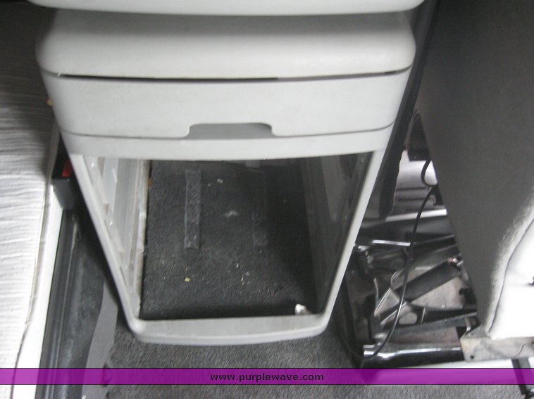 image for item 1805 2005 Freightliner Columbia 120 semi truck