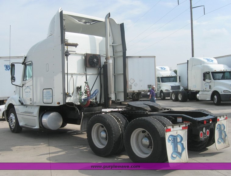 image for item 1806 2005 Freightliner Columbia 120 semi truck