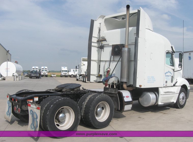 image for item 1806 2005 Freightliner Columbia 120 semi truck