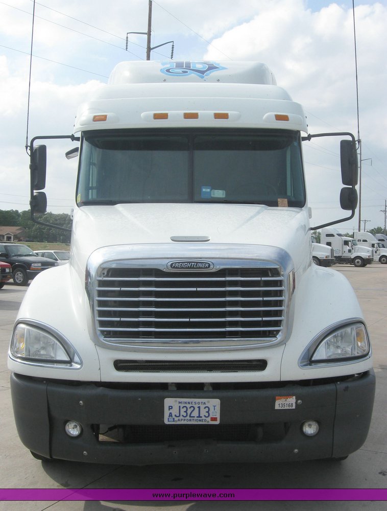 image for item 1806 2005 Freightliner Columbia 120 semi truck