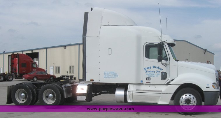 image for item 1806 2005 Freightliner Columbia 120 semi truck