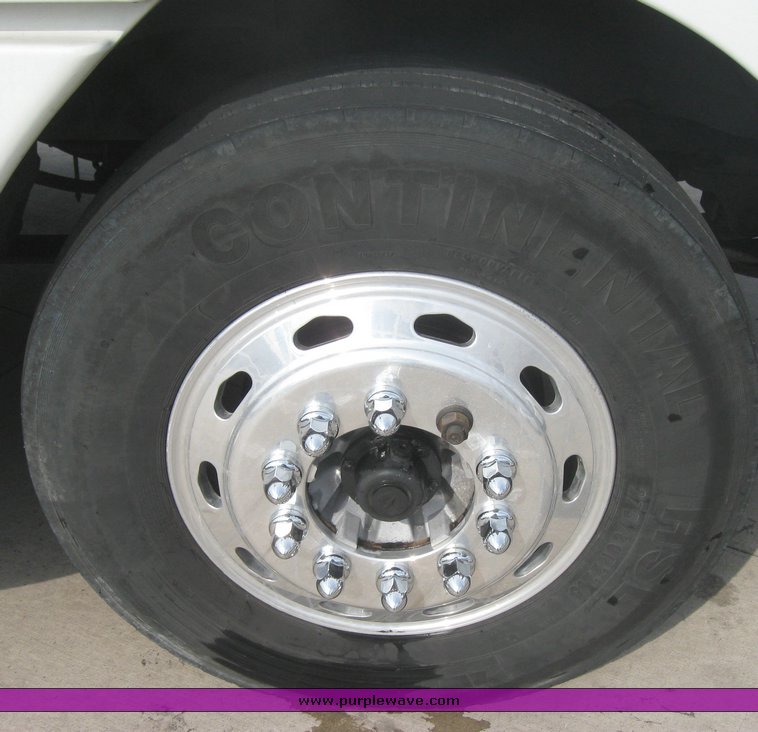 image for item 1806 2005 Freightliner Columbia 120 semi truck