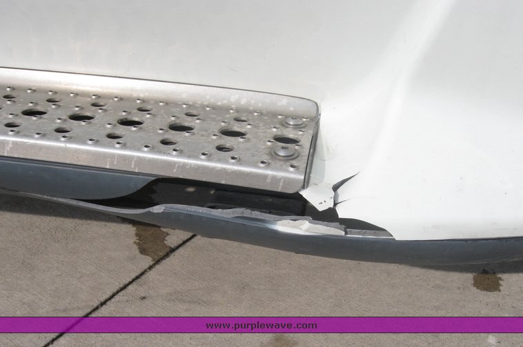 image for item 1806 2005 Freightliner Columbia 120 semi truck