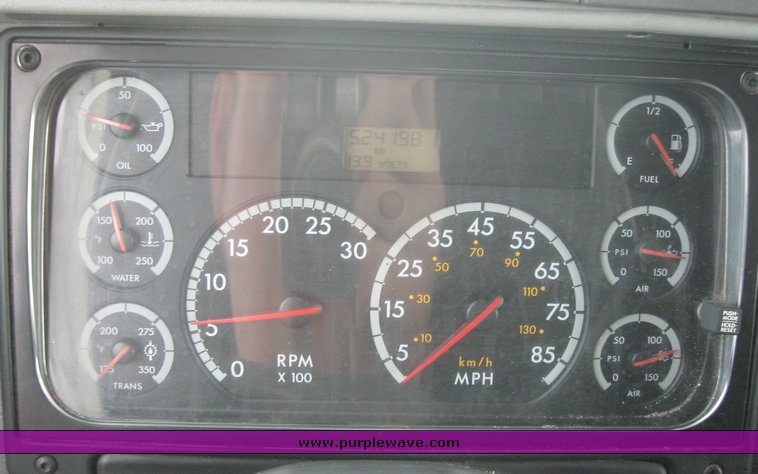 image for item 1806 2005 Freightliner Columbia 120 semi truck