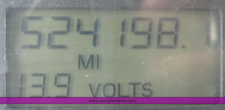 image for item 1806 2005 Freightliner Columbia 120 semi truck