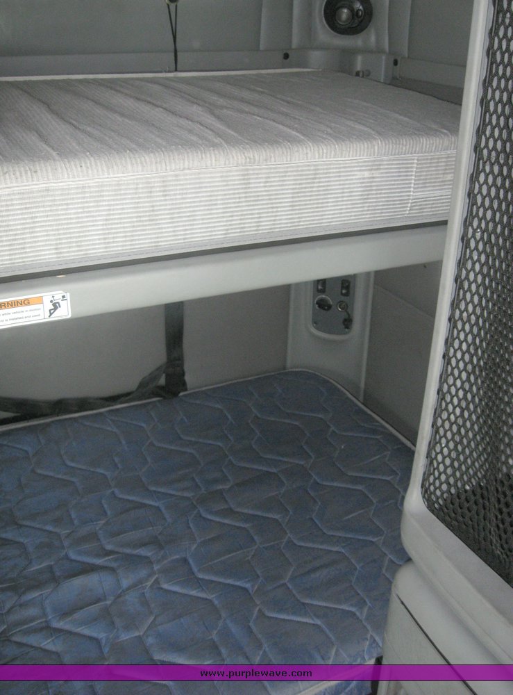 image for item 1806 2005 Freightliner Columbia 120 semi truck