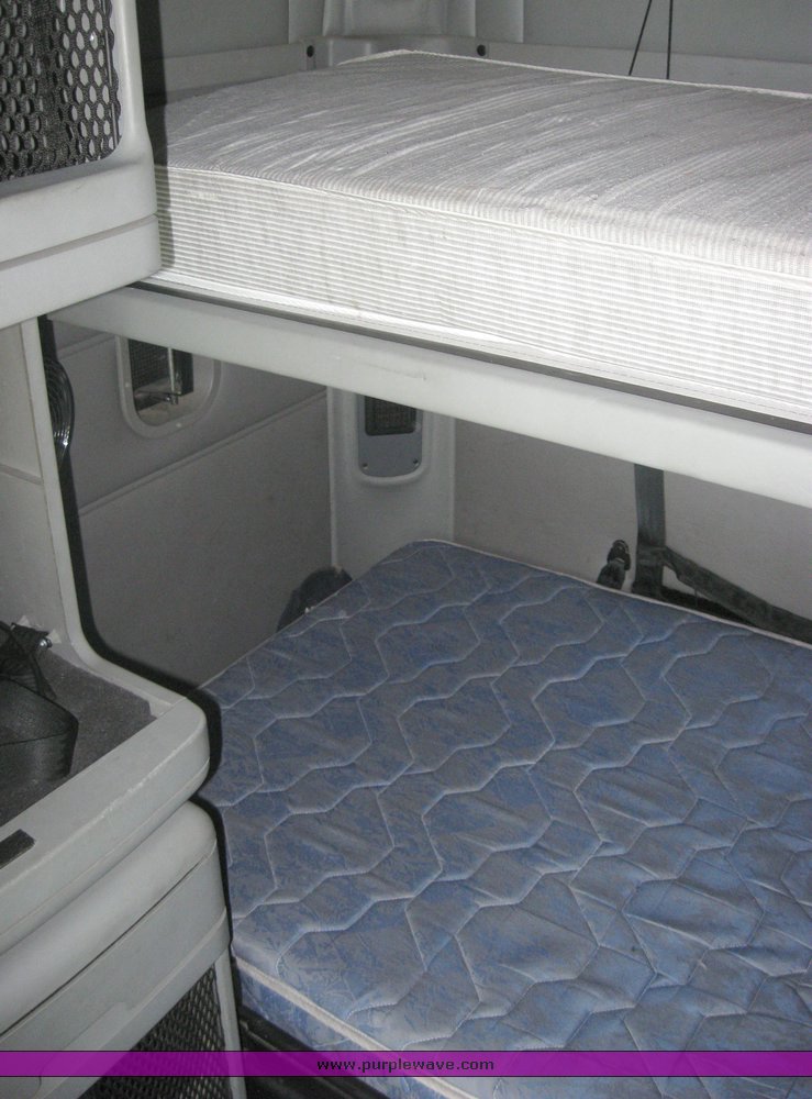 image for item 1806 2005 Freightliner Columbia 120 semi truck