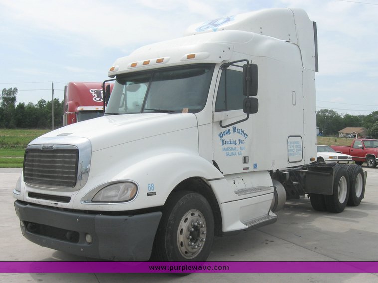 image for item 1807 2005 Freightliner Columbia 120 semi truck