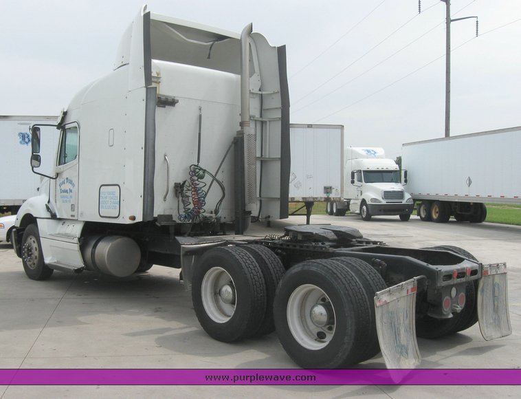 image for item 1807 2005 Freightliner Columbia 120 semi truck
