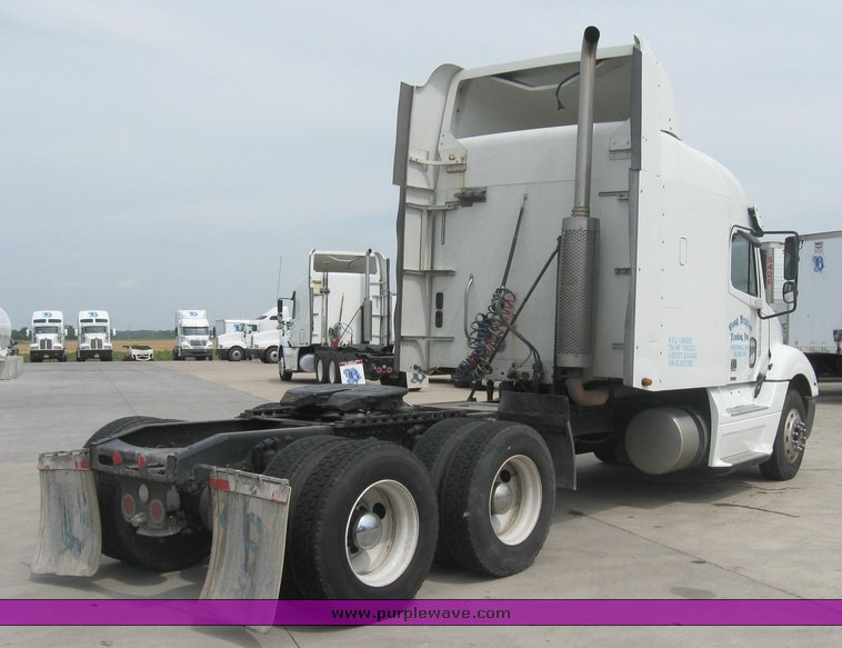 image for item 1807 2005 Freightliner Columbia 120 semi truck