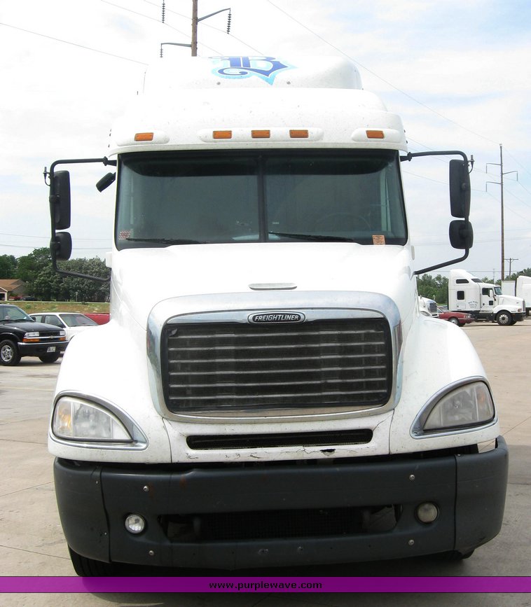 image for item 1807 2005 Freightliner Columbia 120 semi truck