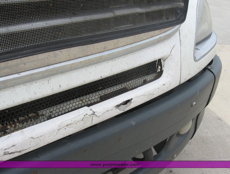 image for item 1807 2005 Freightliner Columbia 120 semi truck