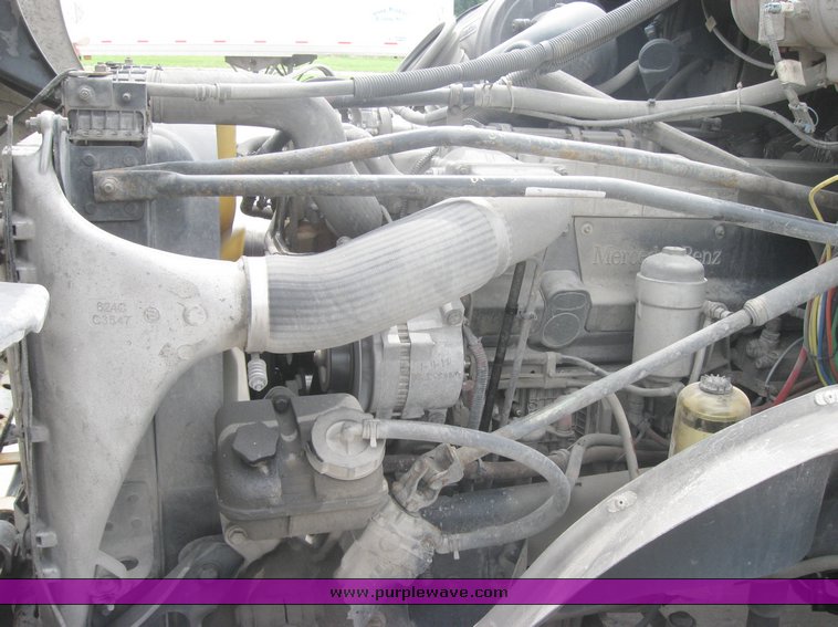 image for item 1807 2005 Freightliner Columbia 120 semi truck